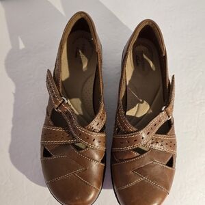 Clarks Women's Tan Leather Flats